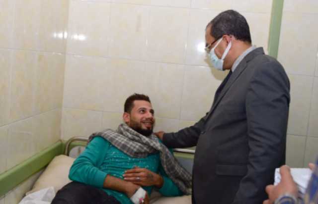 رئيس جامعة سوهاج يطمئن على مصابى التسمم الغذائى فى طهطا