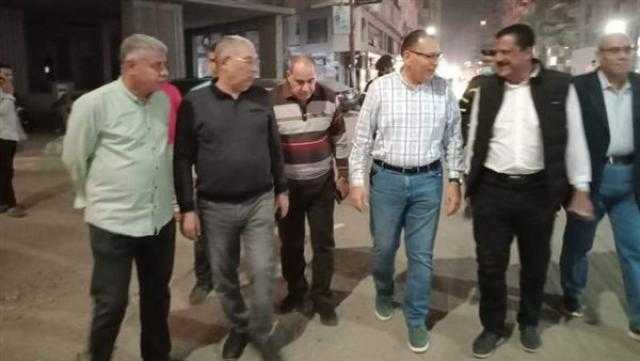 محافظ الشرقية يتجول ليلًا في شوارع مدينة الزقازيق