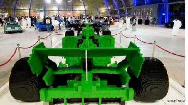 معرض الرياض للسيارات يضم إلى مجموعته أكبر مجسّم لسيارة فورمولا 1 من قطع الليغو