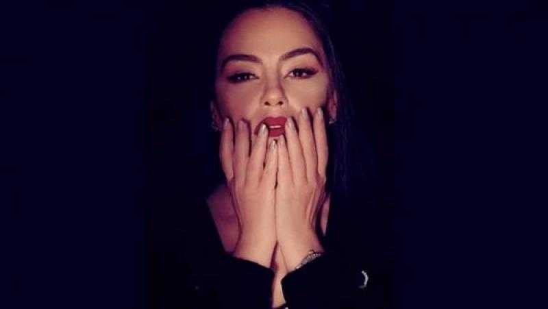 شريهان تواكب موضة 2023 والأحتشام يعكس أناقتها