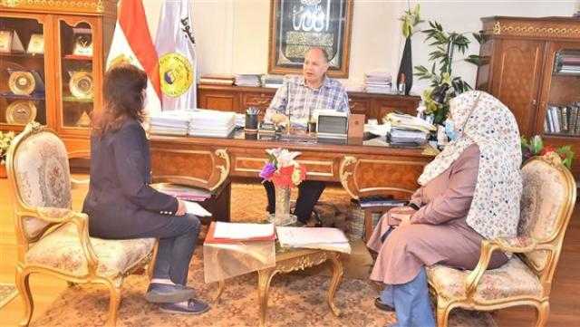 أسيوط.. بحث جهود تحصيل الإيرادات وتعظيم الموارد الذاتية وترشيد الإنفاق