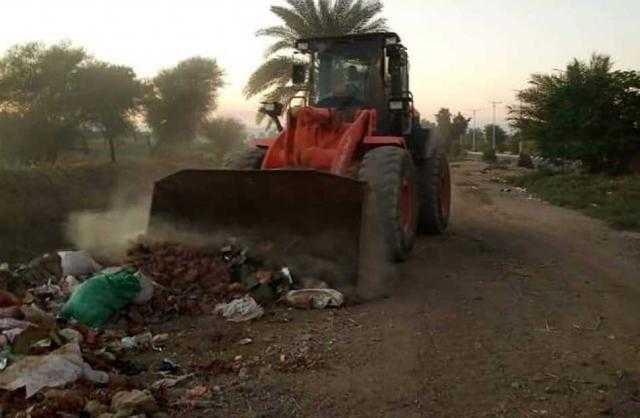 حملات نظافة مكثفة ورفع للتراكمات والمخلفات بشوارع مدينة الأقصر