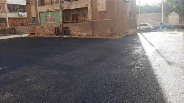 أسيوط.. رصف عدة شوارع بحي شرق لرفع كفاءتها