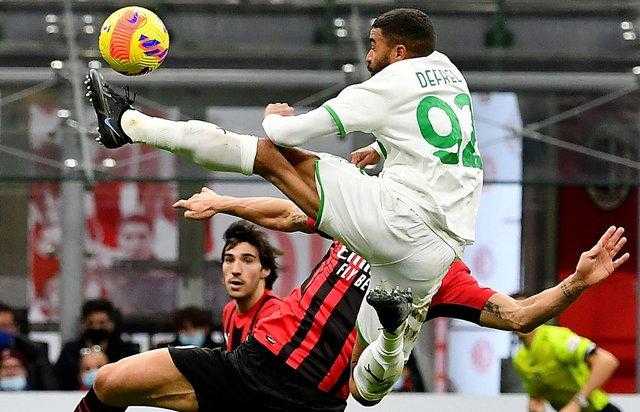 ميلان يسقط أمام ساسولو ويهدر فرصة الانفراد بقمة الدوري الإيطالي