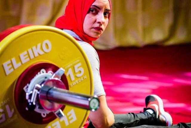 محافظ الشرقية يهنئ بطلة العالم في رفع الأثقال البارالمبي
