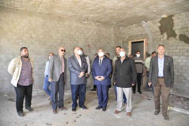 محافظ أسيوط ورئيس جهاز تعمير الوادى الجديد يتفقدان أعمال انشاء مجمع الخدمات الحكومية