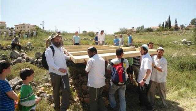 موقع عبري: الأمن الفلسطيني أنقذ مستوطنين إسرائيليين ضربهما الفلسطينيون