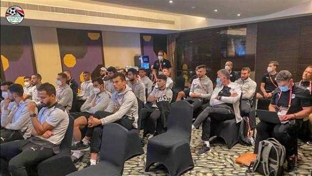 محاضرة لـ كيروش مع لاعبي المنتخب في الفندق قبل التوجه لملعب المباراة