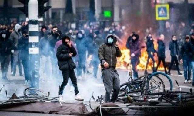 الآلاف يتظاهرون فى هولندا احتجاجا على قيود كورونا