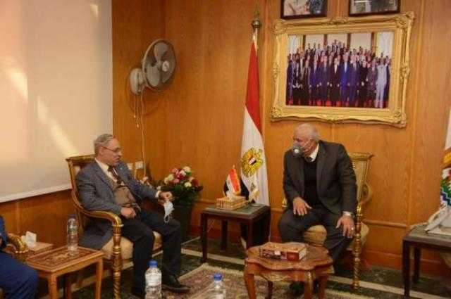 محافظ الوادي الجديد يشيد بقوافل جامعة طنطا الطبية.. تضم 30 طبيبا في 15 تخصصا