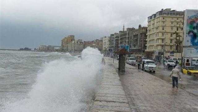 محافظ الإسكندرية: الأهالي ينزلون في الشوارع للتنزه بالنوة والأمطار