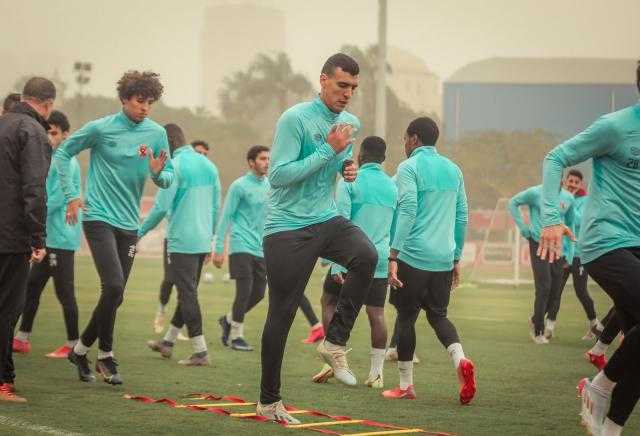 ثلاثي الأهلي المحترف بالتشيك يشارك في تدريبات التتش