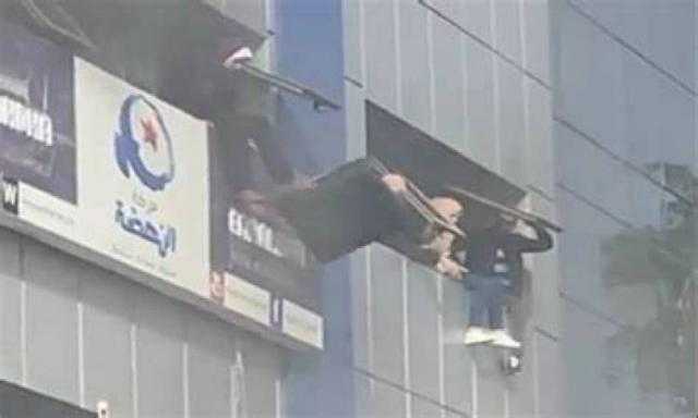 اندلاع حريق بمقر النهضة فى تونس.. ونائب رئيس الحركة يقفز من الطابق الثانى