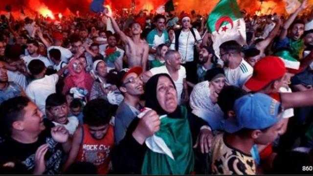 احتفالات في الجزائر بعد التأهل للدور نصف النهائي من «كأس العرب»