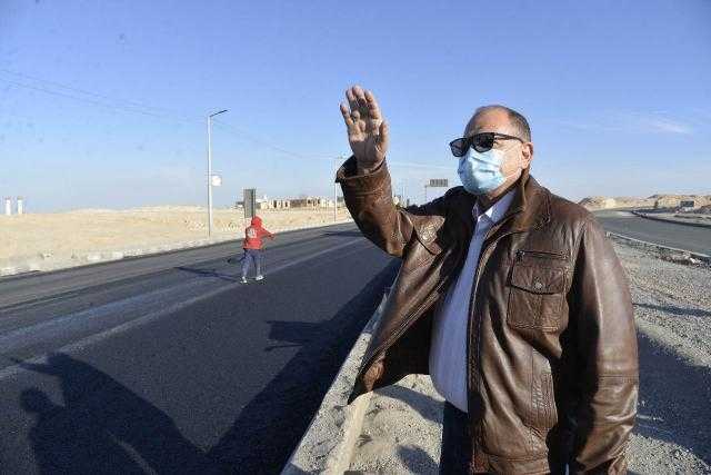 تطوير ورفع كفاءة ورصف طريق ”أسيوط – جحدم” الصحراوي