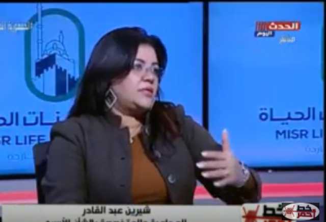 خبيرة أسرية: لا يجوز للزوجة التفتيش في موبايل زوجها