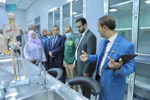 سلمان للإغاثة يدشن مختبرات تعليمية في كلية الطب والعلوم الصحية بجامعة عدن