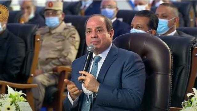 الرئيس السيسي لأهالي أسوان: «تحملتم شكلا من أشكال تلوث البيئة ونعدكم بمعايير تحميكم»