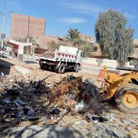 محافظ أسيوط : استمرار حملات النظافة بمركز الغنايم لرفع المخلفات والقمامة من الشوارع والميادين