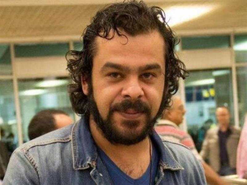الفنان منذر رياحنة مهدد بإسقاط الجنسية الأردنية.. ”فيلم الحارة أشعل الأزمة”