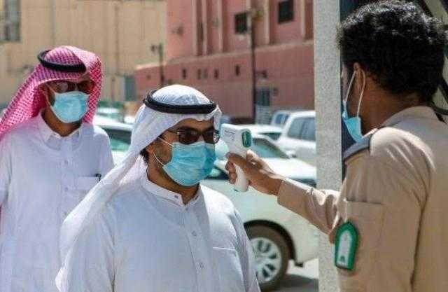 السعودية تعيد الإلزام بارتداء الكمامات بداية من غد الخميس