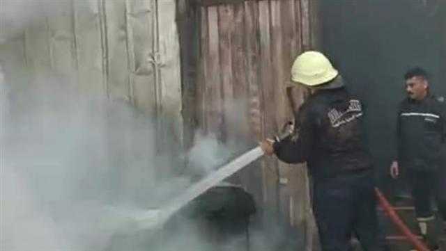 السيطرة على حريق مصنع مراتب في الدقهلية
