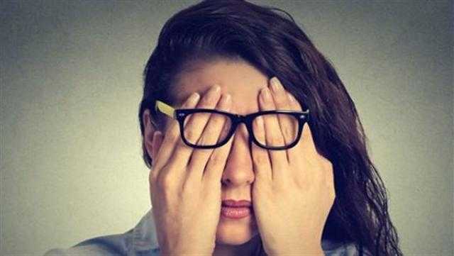 هل نقص فيتامين «أ» يؤدي للإصابة بالعمى الليلي؟.. طبيب يجيب