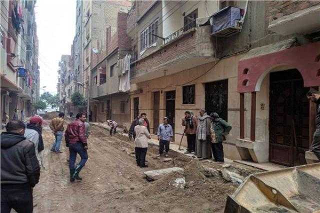 سكرتير مساعد أسيوط تتفقد أعمال إعادة الرصف بحي غرب