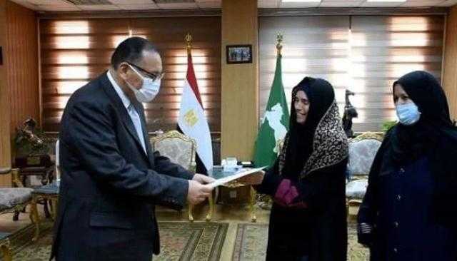 بعد منحها شقة.. سيدة الشرقية: ”ربنا يخلي الرئيس السيسي مش بيسيب الغلبان”