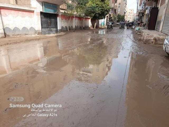 أهالي أبو قرقاص يستغيثون من انتشار مياه الصرف الصحى