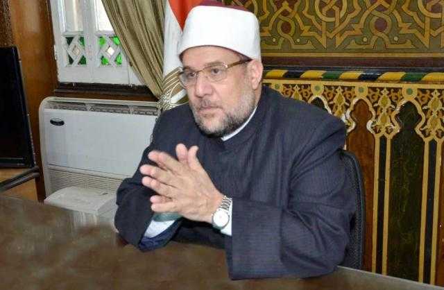 وزير الأوقاف يُكرم العاملين بالإدارة العامة لخدمة المواطنين