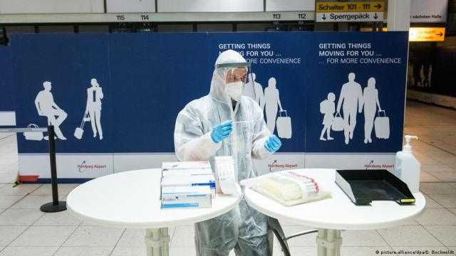 اليونان تلزم القادمين بتقديم نتيجة سلبية لاختبار الكشف عن كورونا