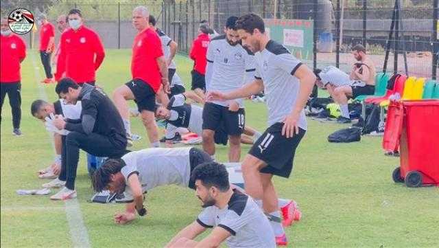 سفير مصر بالكاميرون: الجمهور تواجد فوق الأشجار لمتابعة تدريب المنتخب