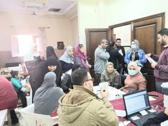 بالصور.. محافظ كفر الشيخ يتابع مراكز الشباب لاستقبالهم المواطنين الراغبين في تلقى لقاح كورونا