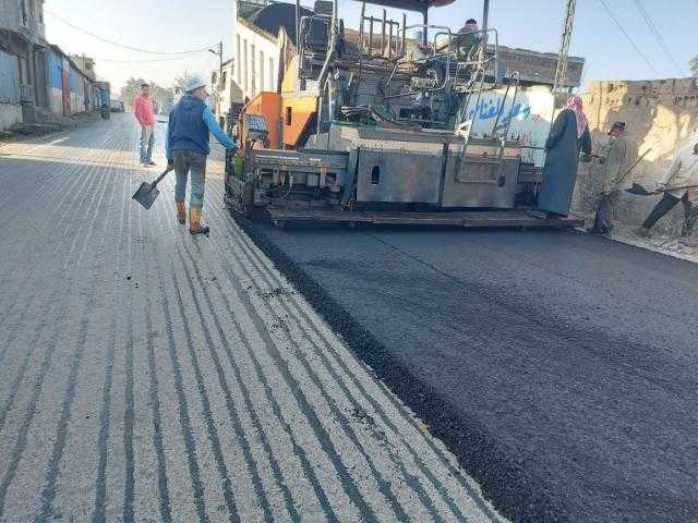 رصف الطرق القرى وفرد سن بالموقف القديم وتأهيل وتبطين الترع بكفر الشيخ وسيدي غازي