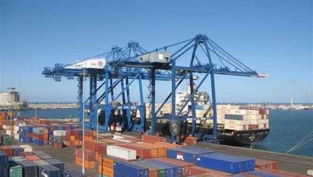 ميناء دمياط يتداول 35 سفينة للحاويات والبضائع العامة