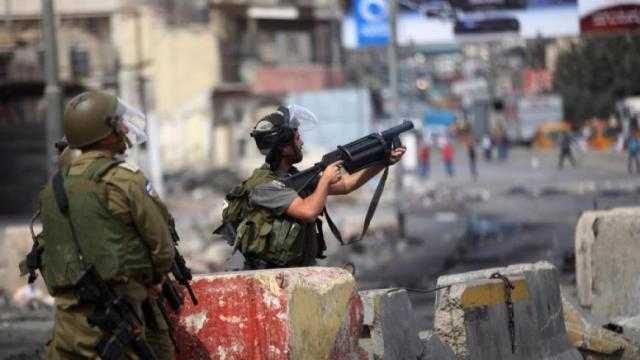 إصابة عشرات الفلسطينيين في مواجهات مع جيش الاحتلال بالضفة الغربية