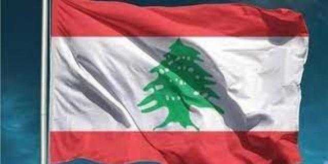 عائلات لبنانية تجمع الأحذية لحرقها وتدفئة أطفالها.. فيديو