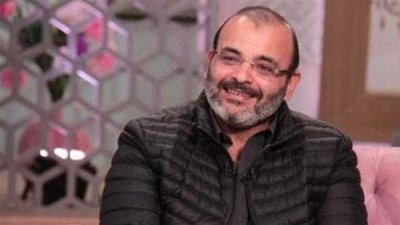 أيمن بهجت قمر يحصل على البكالوريوس.. رحلة كفاح عمرها 20 عاما