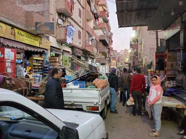 ضبط ومصادرة 53 شيشة وتحرير 29 محضر إشغالات بحي غرب أسيوط.. صور