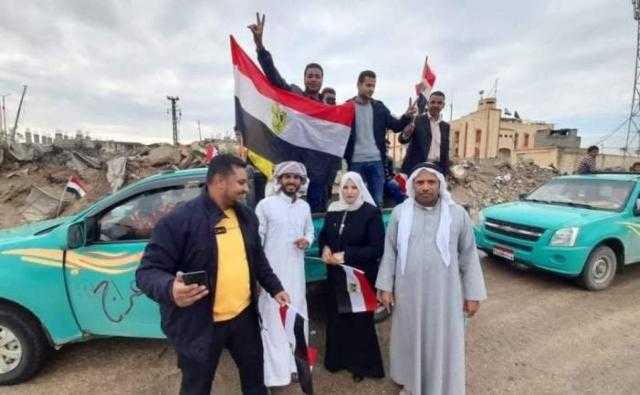قبلوا الأرض.. تفاصيل عودة أهالي الشيخ زويد إلى منازلهم.. فيديو