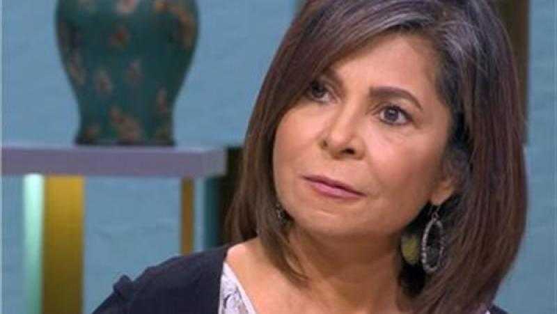 شيري عادل وصبري فواز يقدمان العزاء في والدة سلوى محمد علي