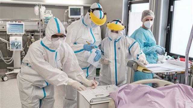 إسبانيا تسجل 118 ألفًا و922 إصابة جديدة بكورونا و199 وفاة