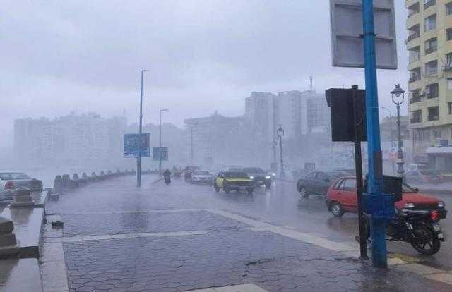 محافظ الإسكندرية: تعطيل المدارس والمصالح الحكومية غدا بسبب سقوط أمطار غزيرة