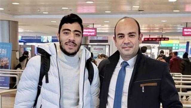بصحبة طبيب الأهلي.. أكرم توفيق يسافر إلى ألمانيا لإجراء جراحة الرباط الصليبي