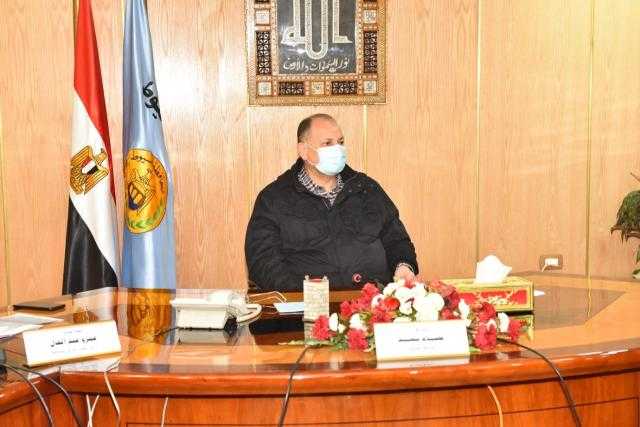 محافظ أسيوط يناقش أوضاع تقنين أراضي الدولة بالقرى والمراكز.. صور