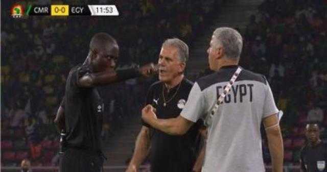 بكارى جاساما يطرد كيروش من مباراة مصر والكاميرون ”فيديو”