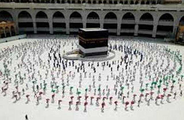 شركات السياحة تبدأ تعديل أسعار رحلات العمرة بعد قرارات السعودية بالغاء الحجر الصحى