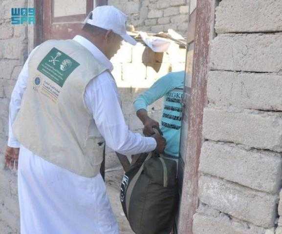 مركز الملك سلمان للإغاثة يوزع 800 حقيبة شتوية للمتضررين في اليمن