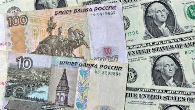 الروبل الروسي يهوى إلى مستوى قياسي منخفض أمام الدولار